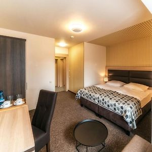 Standard Zimmer mit Kingsize-Bett